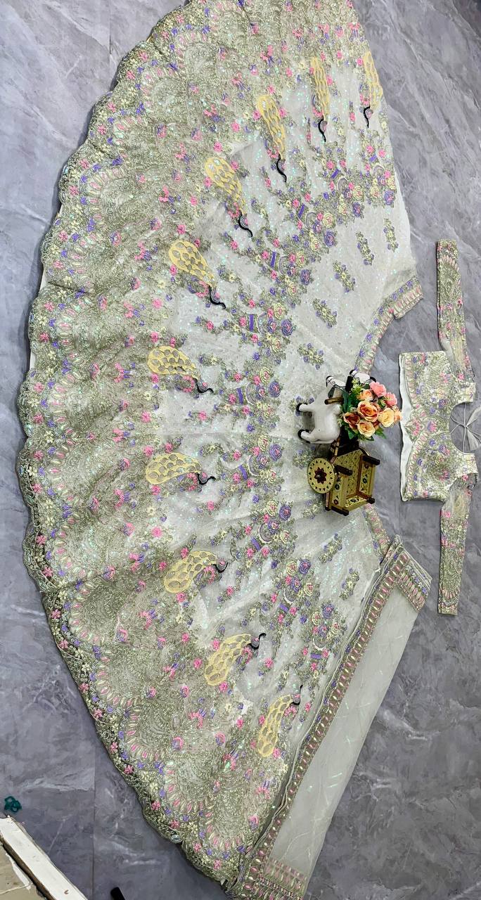 Feiern Sie den Charme der indischen Kultur mit diesem wunderschönen Lehenga-Set
