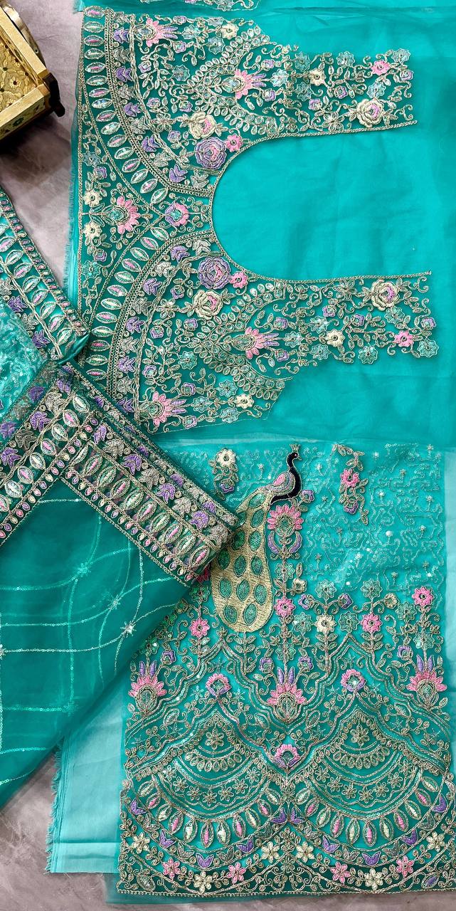 Feiern Sie den Charme der indischen Kultur mit diesem wunderschönen Lehenga-Set