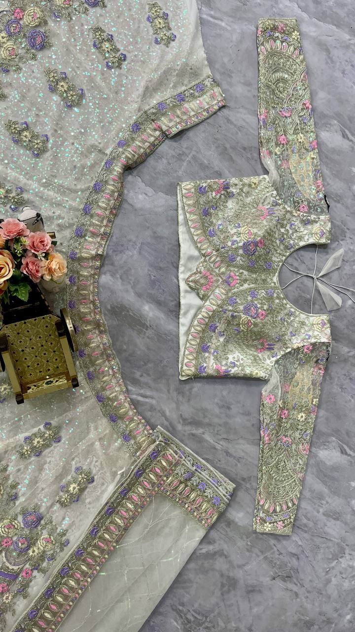 Feiern Sie den Charme der indischen Kultur mit diesem wunderschönen Lehenga-Set