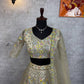 Sehen Sie umwerfend aus in diesem wunderschönen cremefarbenen Lehenga-Set