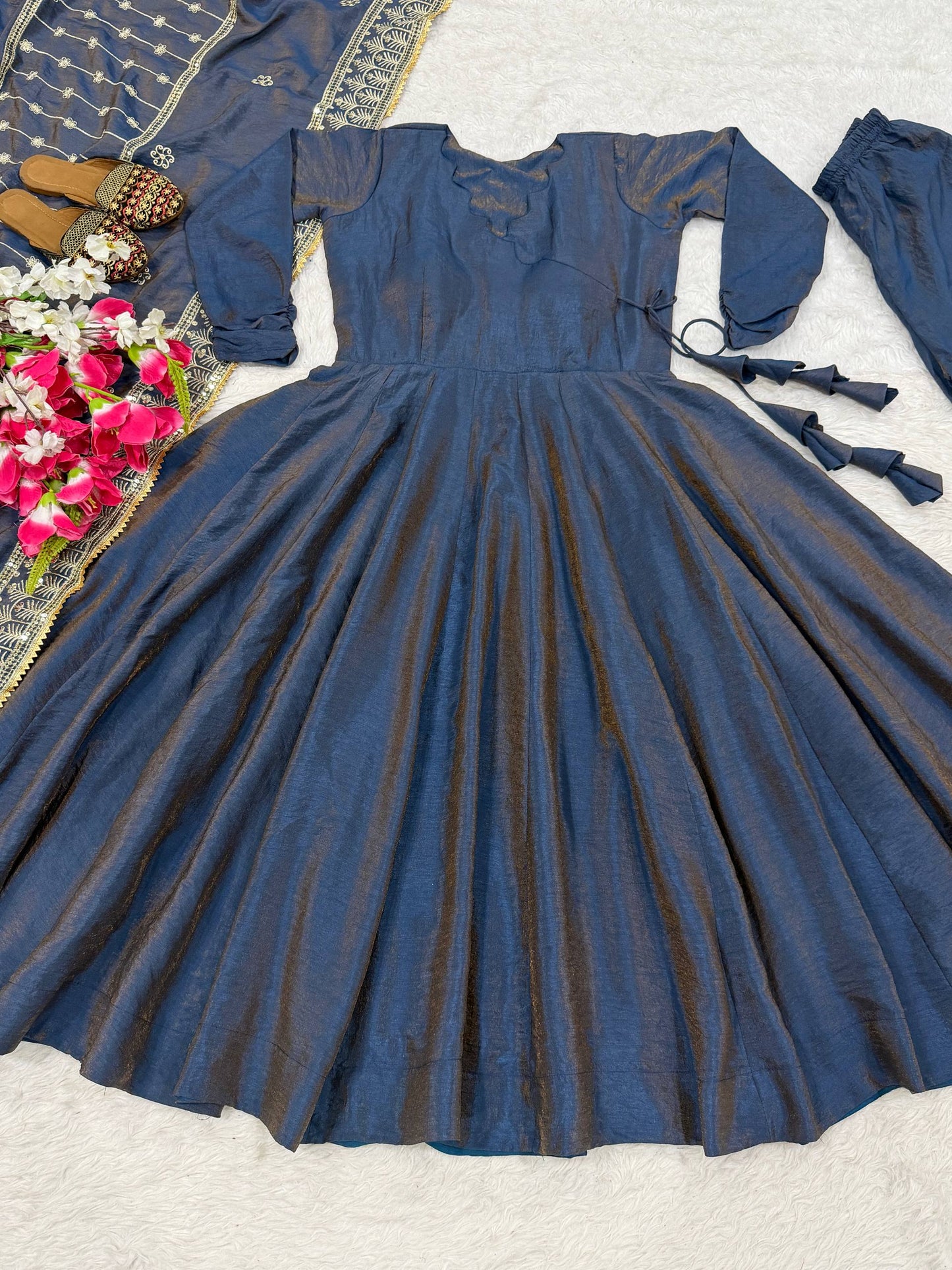 Presenting New Đěsigner Anarkali Suit In New Fancy Style