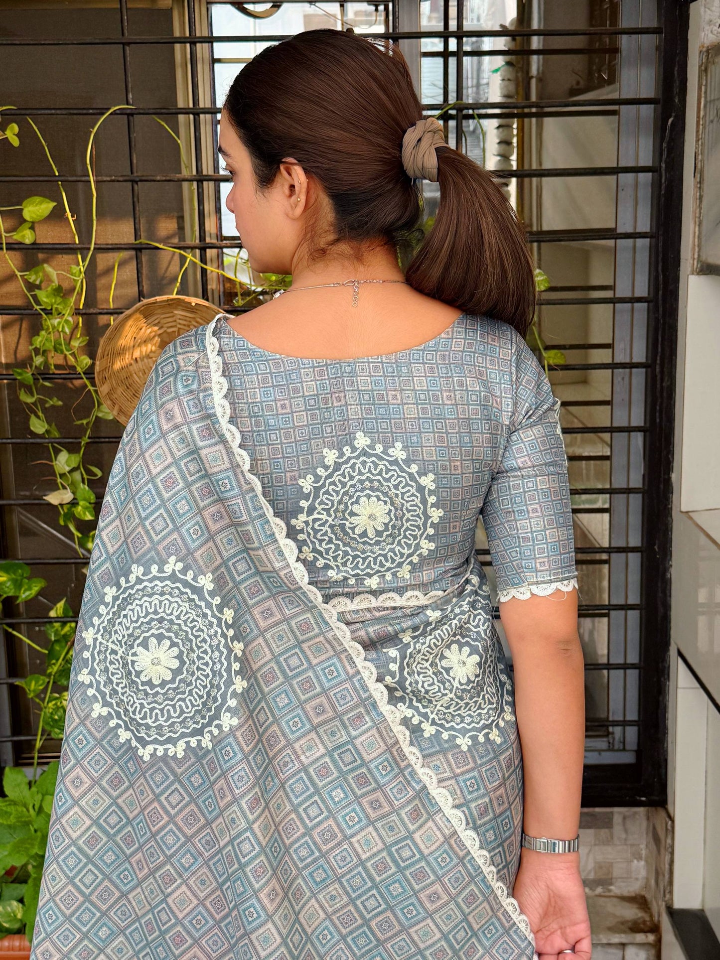 Sari brodé en pure soie Rangoli avec codage 3 mm c pallu