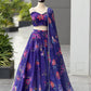 Sehen Sie umwerfend aus in diesem wunderschönen cremefarbenen Lehenga-Set