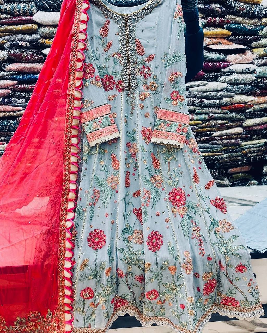 NEW DESIGNER PARTY WEAR FANCY PAKISHTANI WORK SUIT