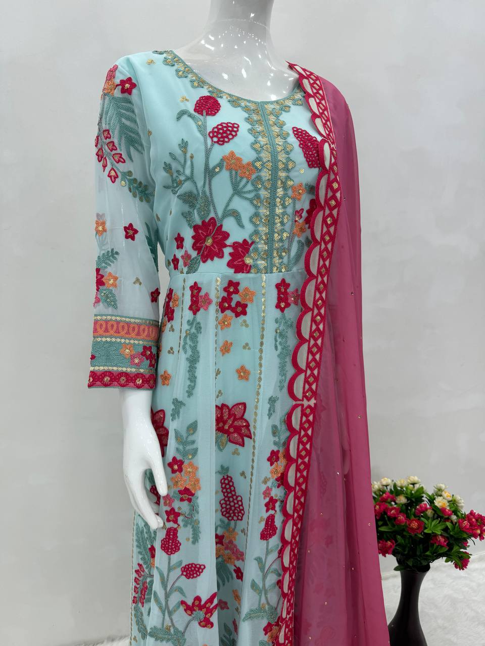 NEW DESIGNER PARTY WEAR FANCY PAKISHTANI WORK SUIT