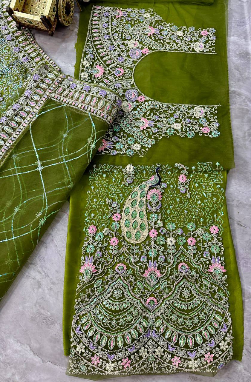 Feiern Sie den Charme der indischen Kultur mit diesem wunderschönen Lehenga-Set