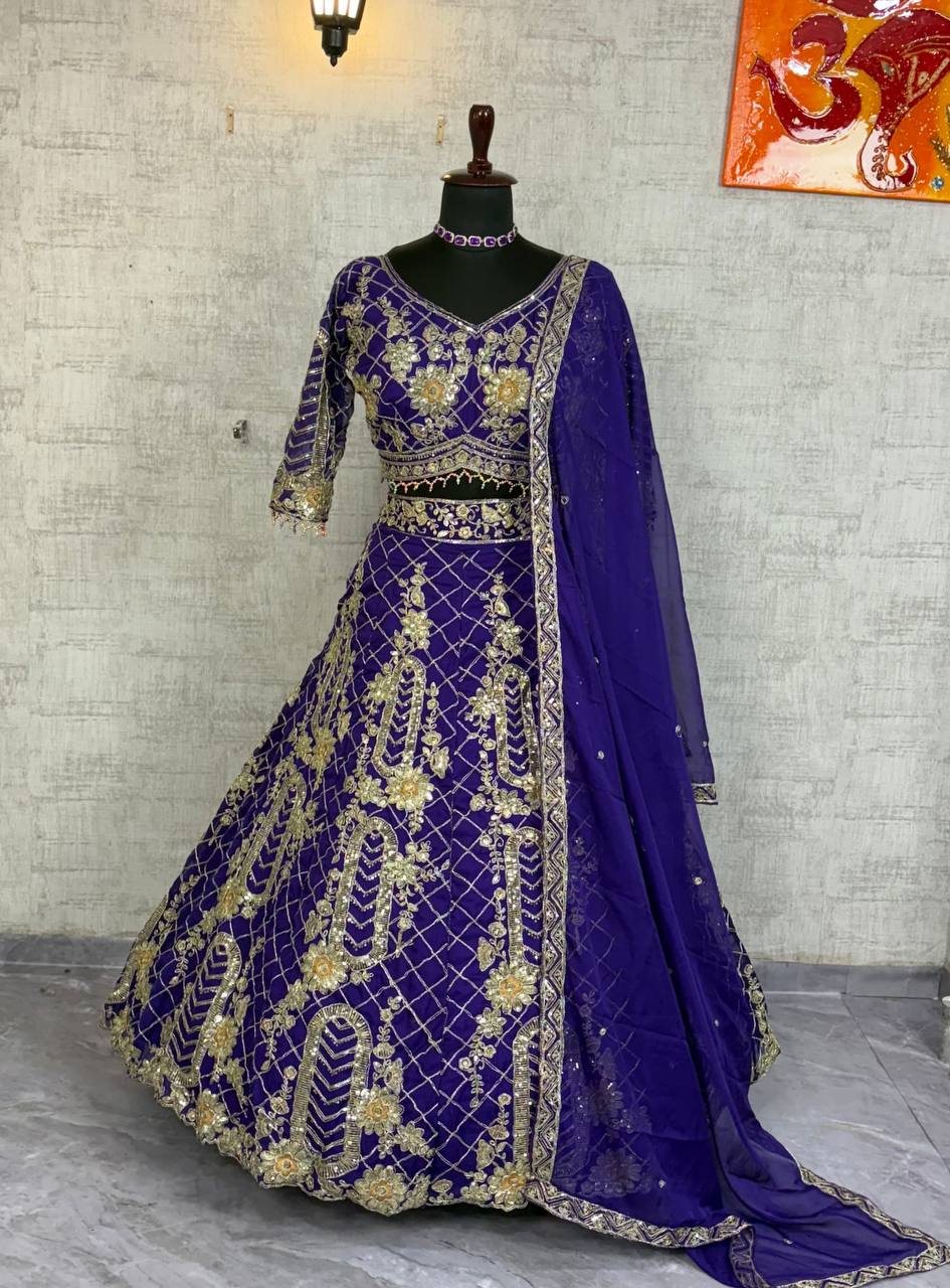 Sehen Sie umwerfend aus in diesem wunderschönen cremefarbenen Lehenga-Set