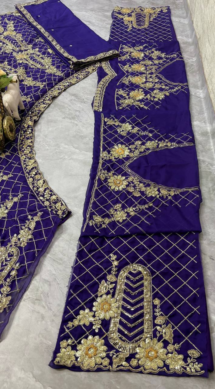Sehen Sie umwerfend aus in diesem wunderschönen cremefarbenen Lehenga-Set