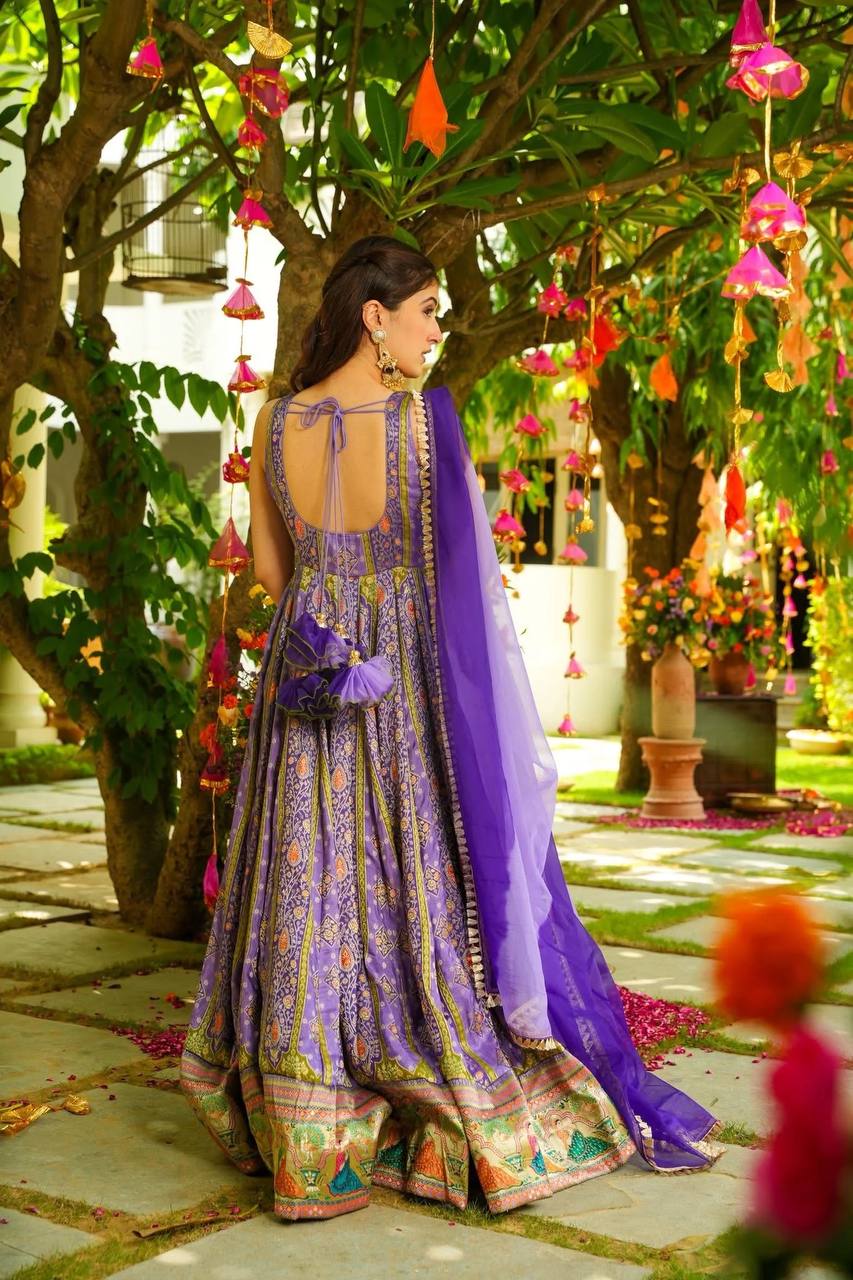Präsentation des exklusiven Anarkali-Shooting-Designs