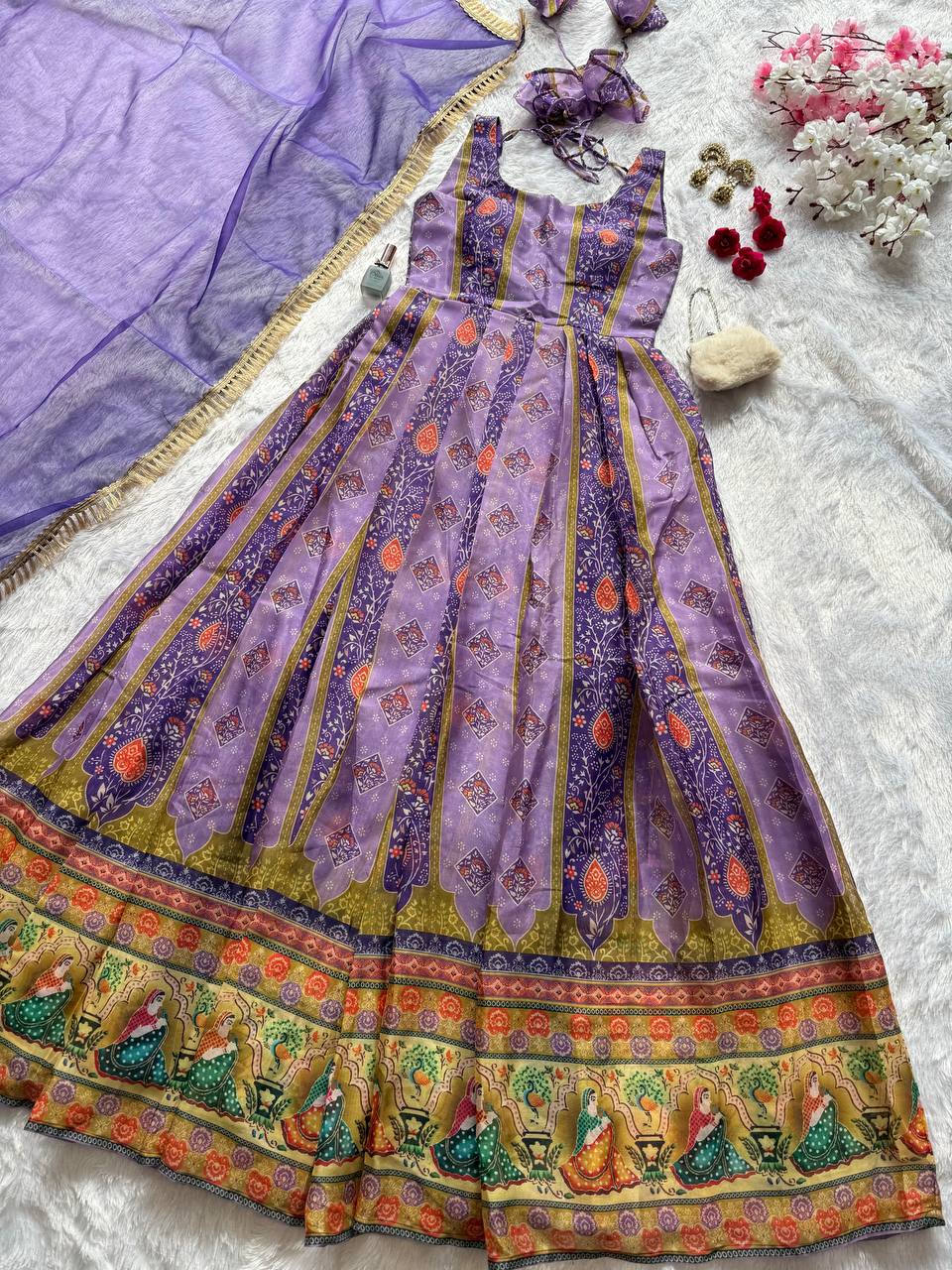 Präsentation des exklusiven Anarkali-Shooting-Designs