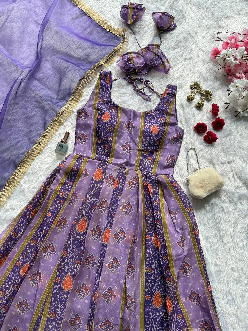 Präsentation des exklusiven Anarkali-Shooting-Designs