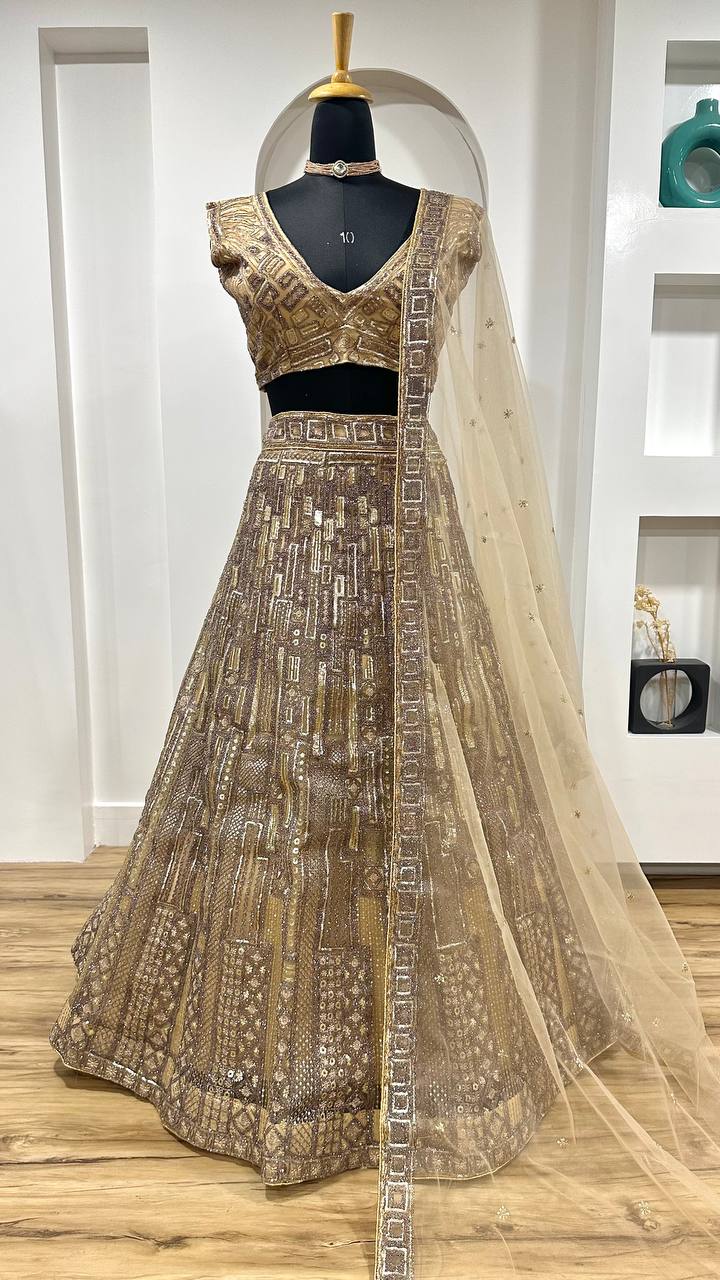 Lehenga en filet avec paillettes dori et broderie au fil