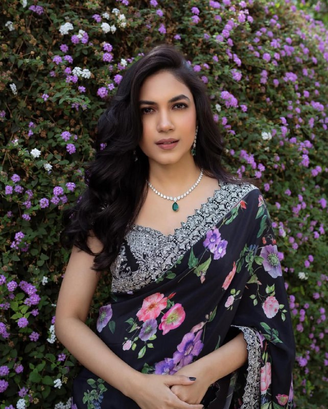 Digital Prints & Embroidery Codding & Sequins Work Saree