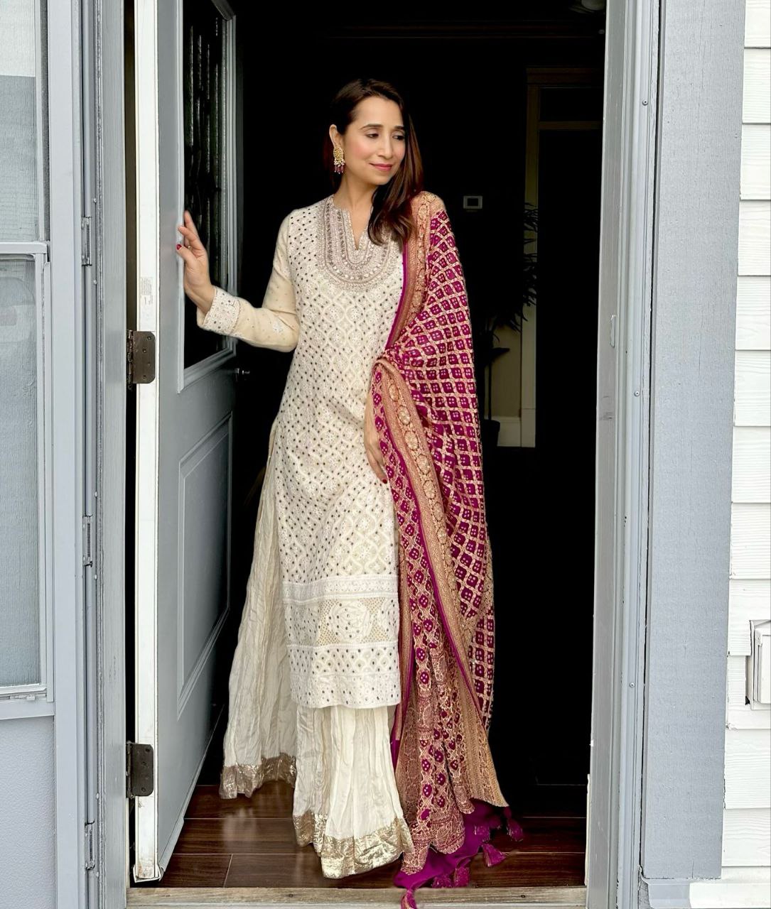 Kleid aus Georgette-Imitat mit üppiger Paillettenstickerei