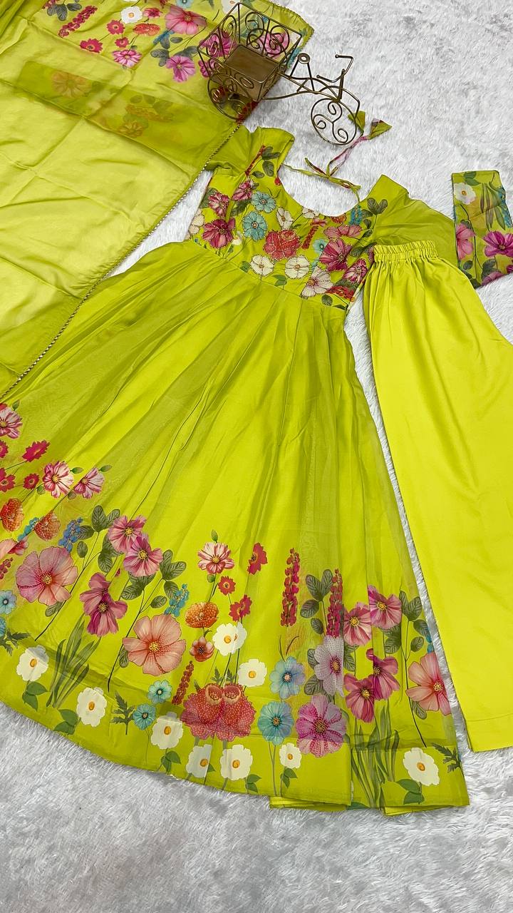 LAUFBEKLEIDUNG TRENDIGES TOP AUS GEORGETTE-KUNSTSTOFF, STICKEREI MIT BAUMWOLLFADEN