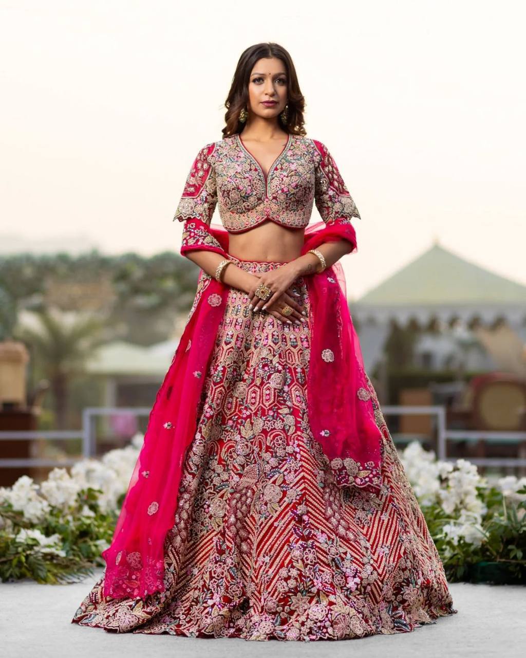 Sehen Sie umwerfend aus in diesem wunderschönen cremefarbenen Lehenga-Set