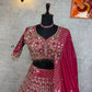 Sehen Sie umwerfend aus in diesem wunderschönen cremefarbenen Lehenga-Set