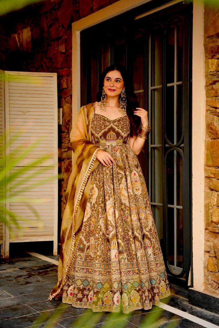 Präsentation des exklusiven Anarkali-Shooting-Designs