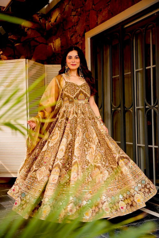 Präsentation des exklusiven Anarkali-Shooting-Designs