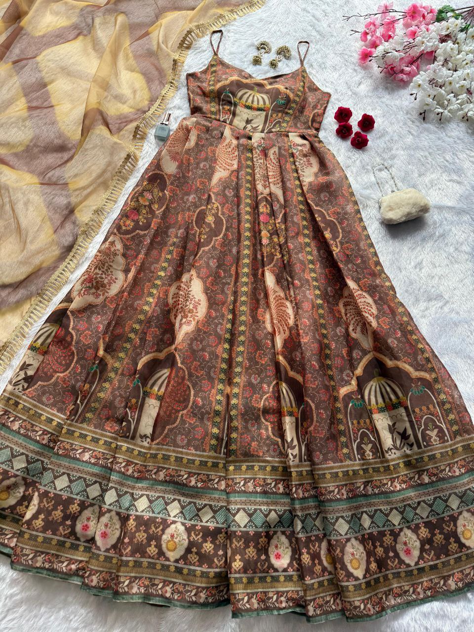 Präsentation des exklusiven Anarkali-Shooting-Designs