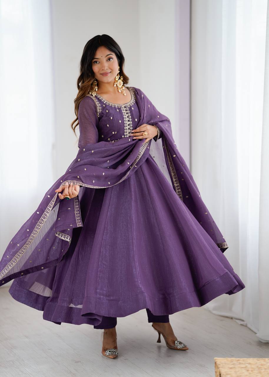 PRESENTING NEW HIGH PREMIUM QUALITY PURE CRUNCHY SILK FABRIC GOWN