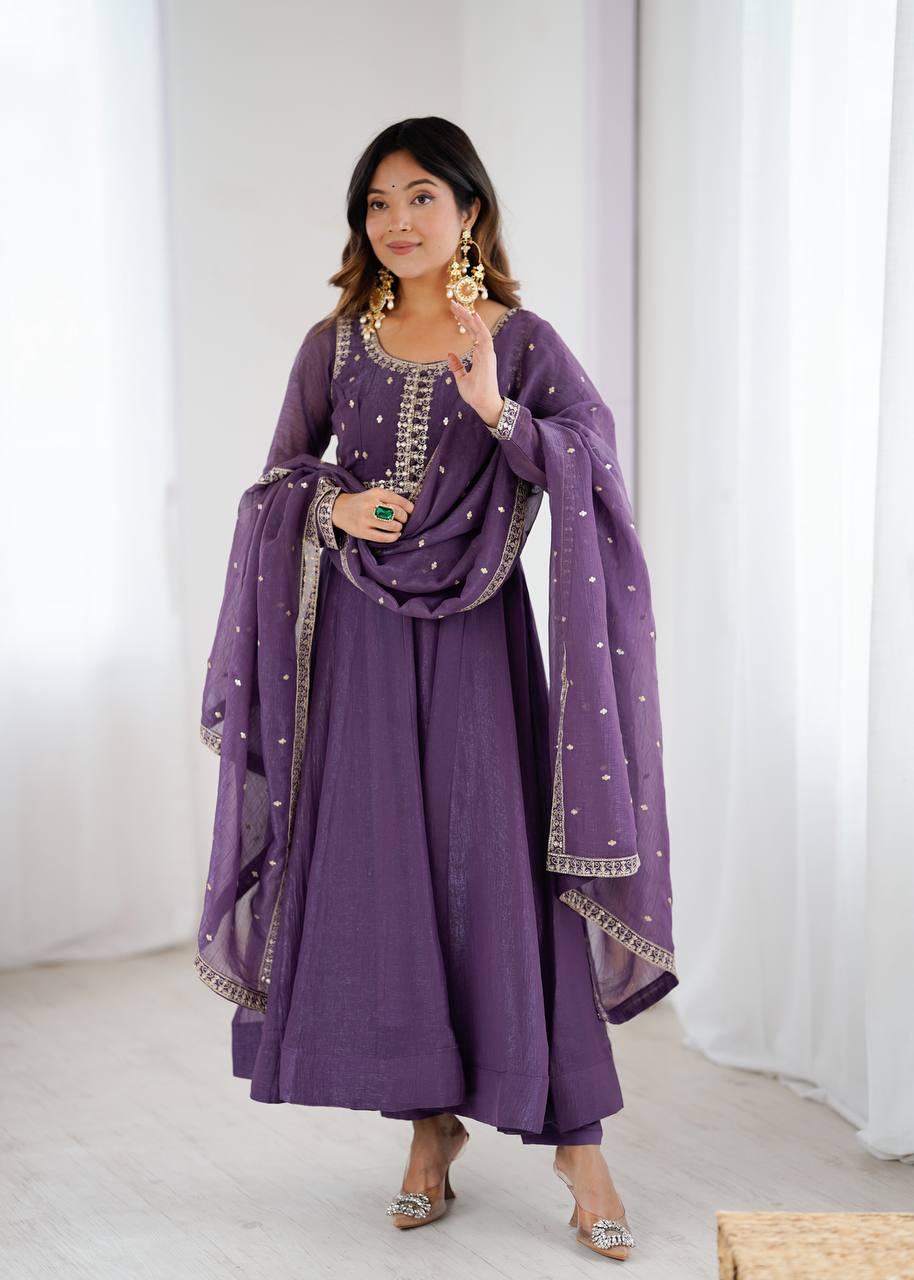PRESENTING NEW HIGH PREMIUM QUALITY PURE CRUNCHY SILK FABRIC GOWN
