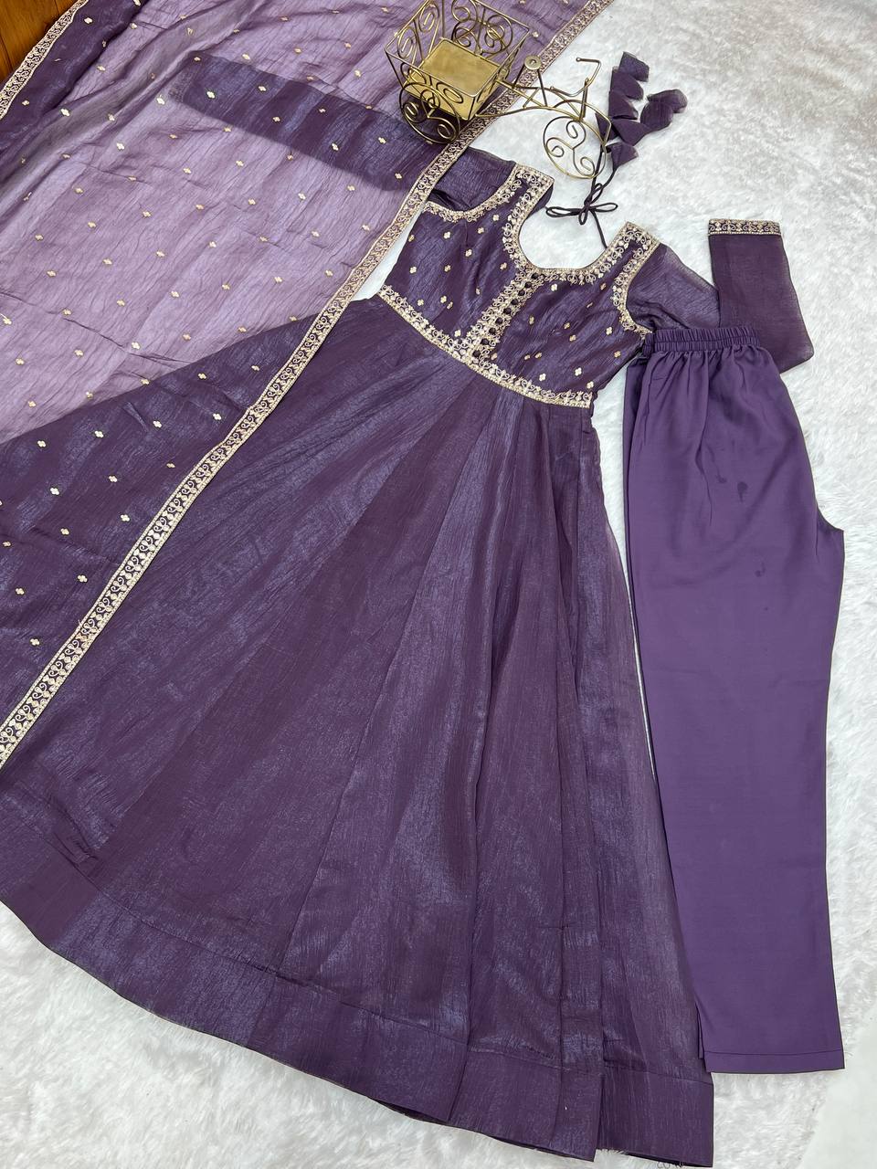 PRESENTING NEW HIGH PREMIUM QUALITY PURE CRUNCHY SILK FABRIC GOWN