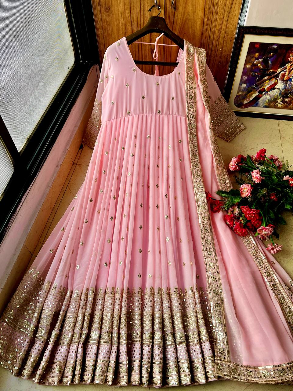 NOUVELLE ROBE ANARKALI SPÉCIALE À PAILLETTES ET BRODERIE ZARI