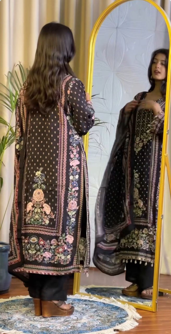 LAUFBEKLEIDUNG TRENDIGES TOP AUS GEORGETTE-KUNSTSTOFF, STICKEREI MIT BAUMWOLLFADEN