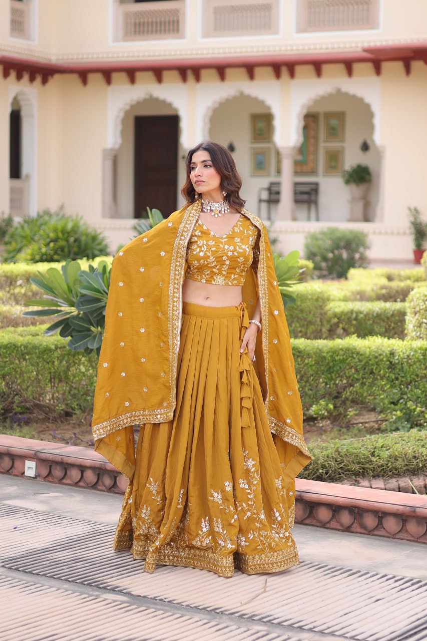 Soyez magnifique dans ce magnifique ensemble lehenga blanc cassé