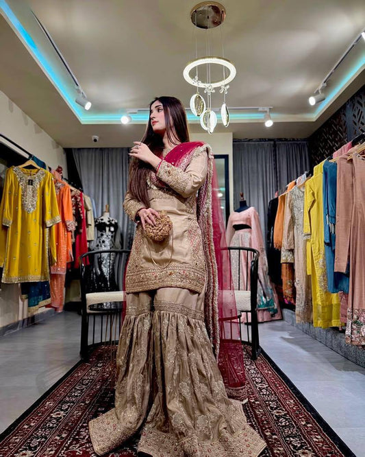 NEUES KURTI-SHARARA-SET AUS CHINON-SEIDE MIT WUNDERSCHÖNEN PAILLETTEN UND FADENSTICKEREI