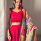 Sehen Sie umwerfend aus in diesem wunderschönen cremefarbenen Lehenga-Set