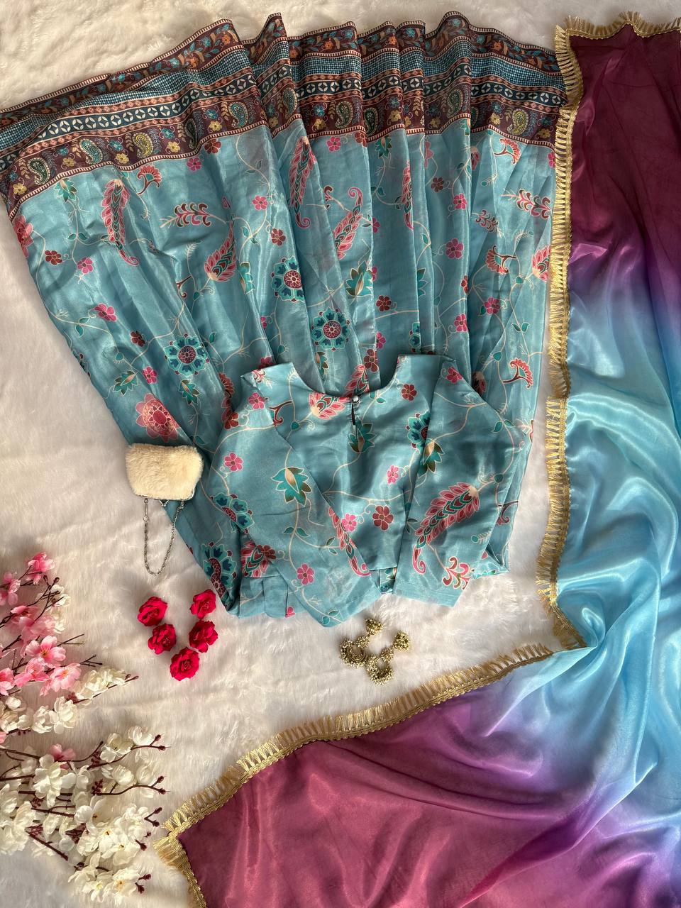Kleid aus Georgette-Imitat mit üppiger Paillettenstickerei