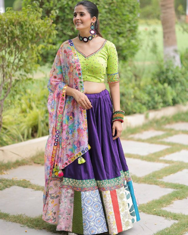 2024 THIS NAVRATRI WEAR A DESIGNER COLLECTION LEHENGA CHOLI WITH DUPATTA