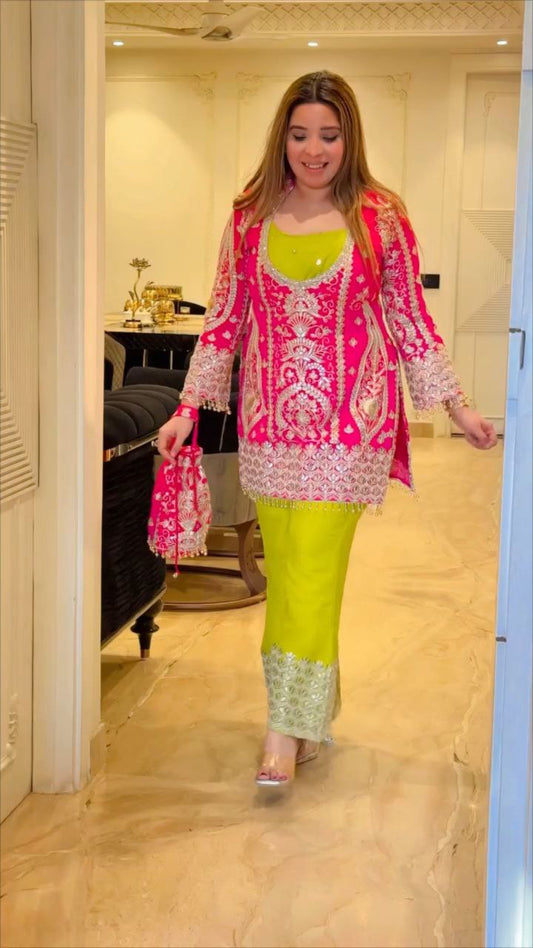 Einführung eines 3-teiligen Arbeitsanzugs aus Georgette mit Fuchsstickerei und Pailletten