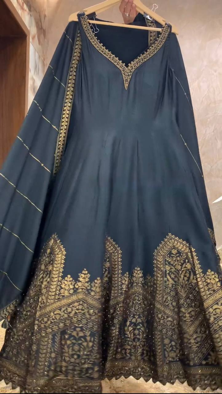 Launching New 3 Peace Beautiful Anarkali Gown Plazzo With Dupatta