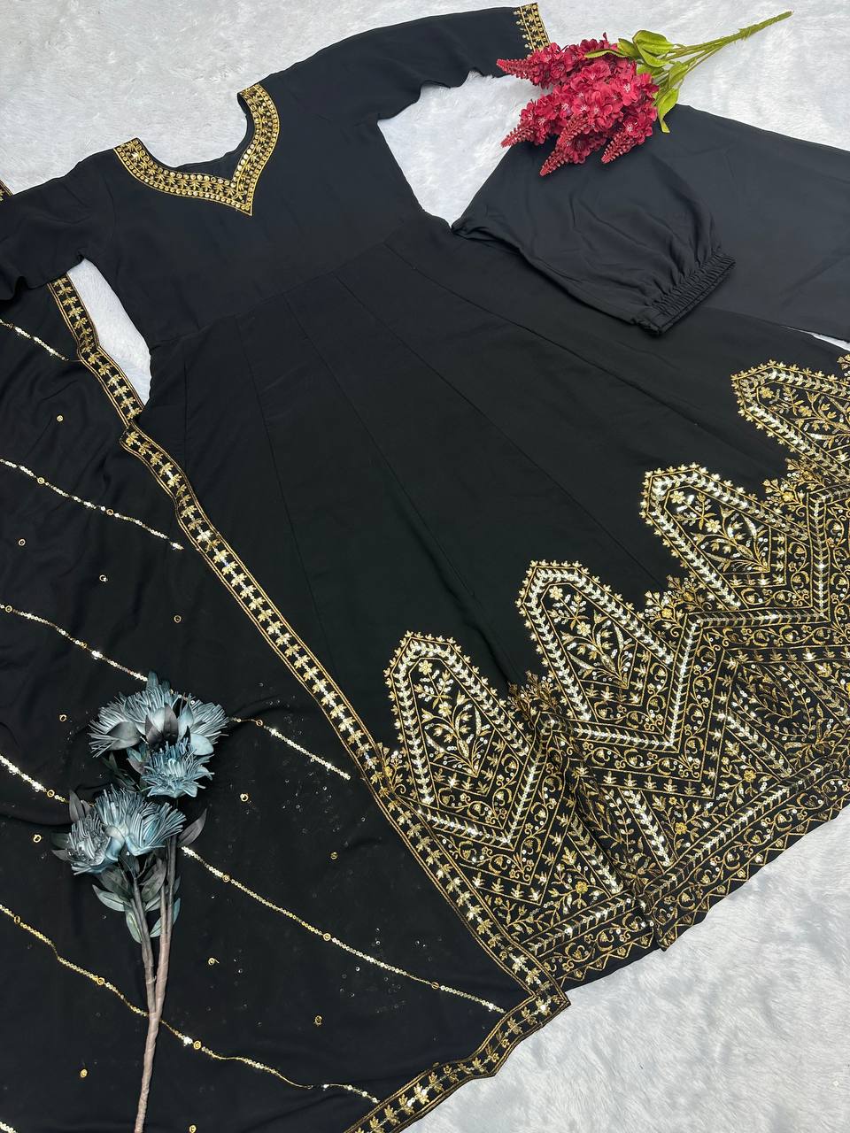 Launching New 3 Peace Beautiful Anarkali Gown Plazzo With Dupatta