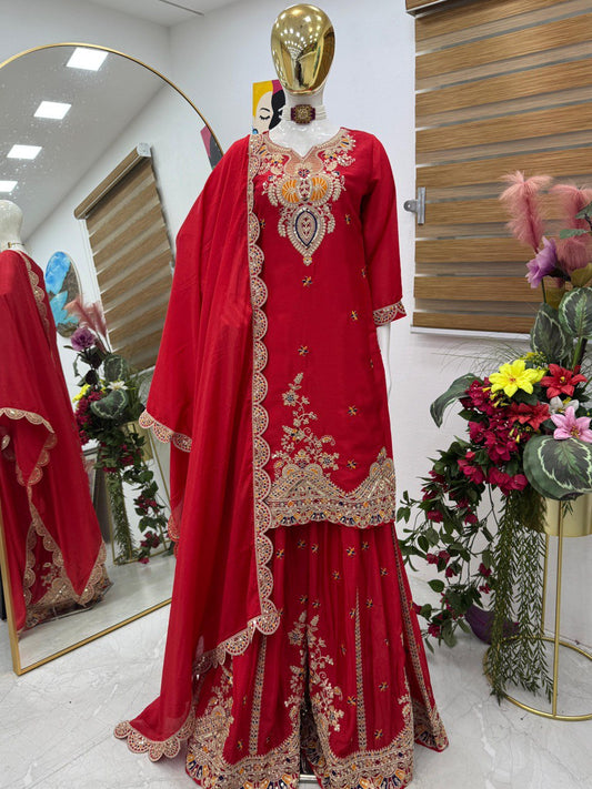 Kleid aus Georgette-Imitat mit üppiger Paillettenstickerei