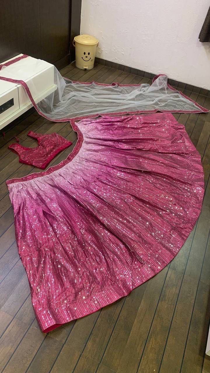 Sehen Sie umwerfend aus in diesem wunderschönen cremefarbenen Lehenga-Set