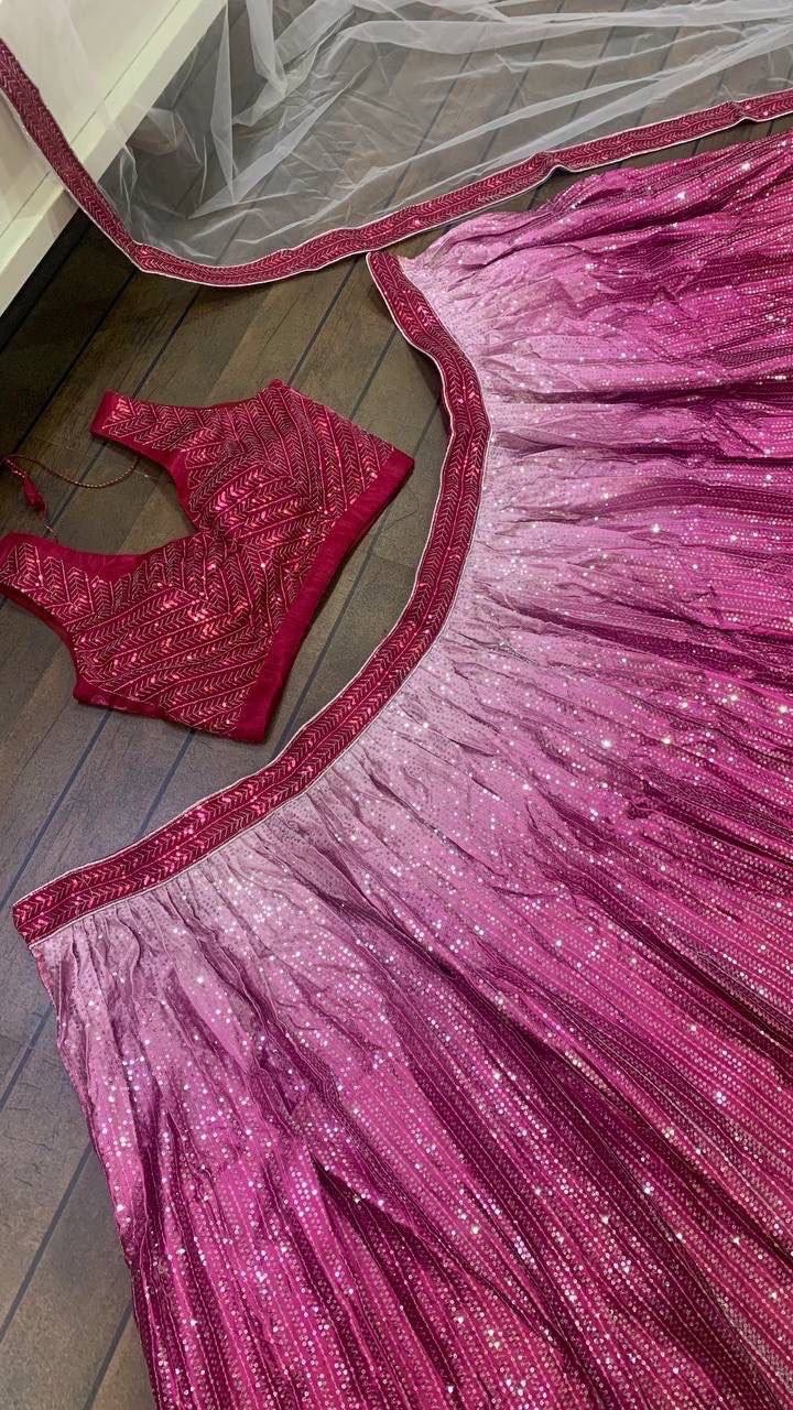 Sehen Sie umwerfend aus in diesem wunderschönen cremefarbenen Lehenga-Set
