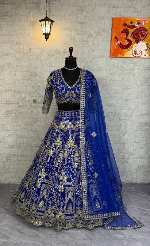 Sehen Sie umwerfend aus in diesem wunderschönen cremefarbenen Lehenga-Set