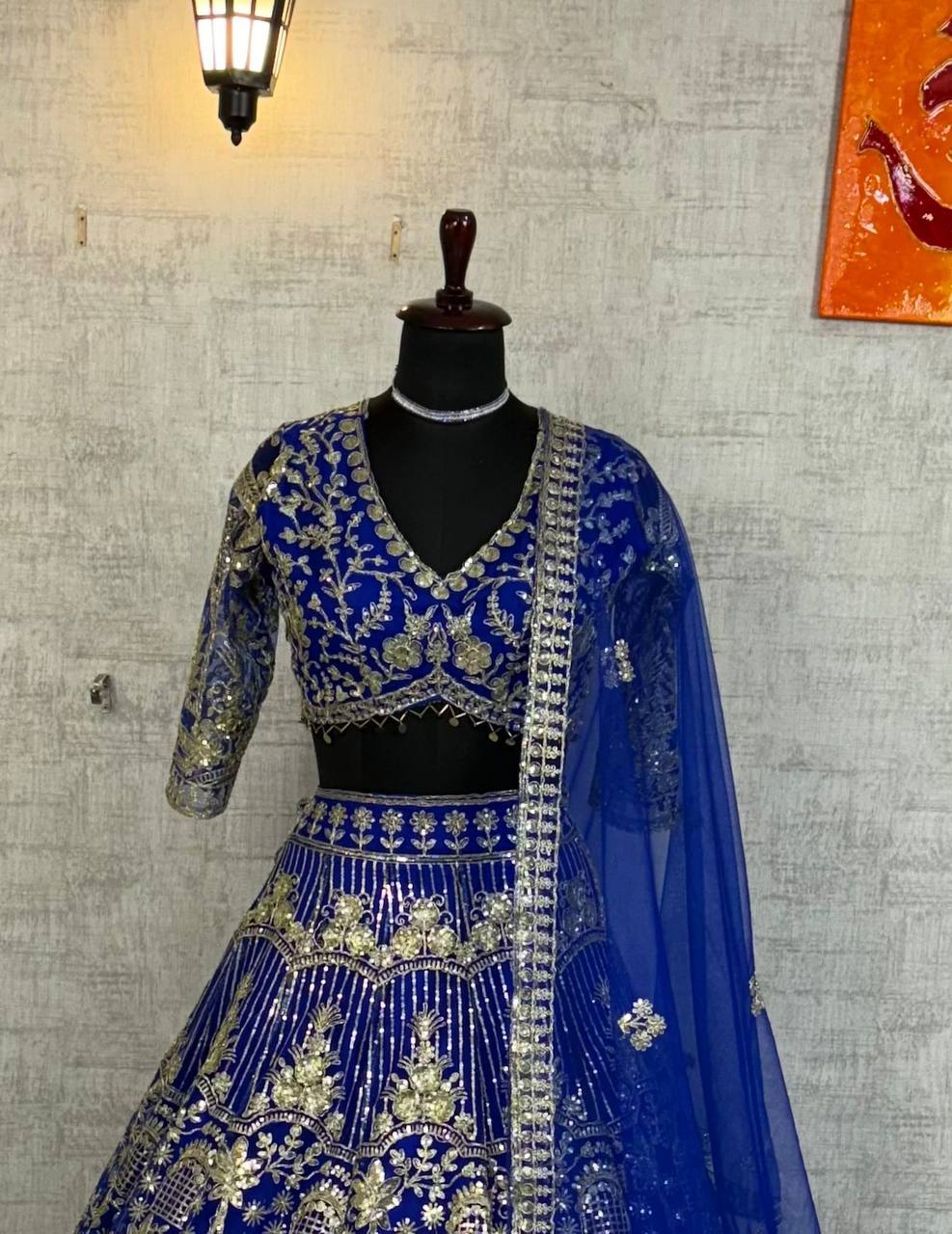 Sehen Sie umwerfend aus in diesem wunderschönen cremefarbenen Lehenga-Set