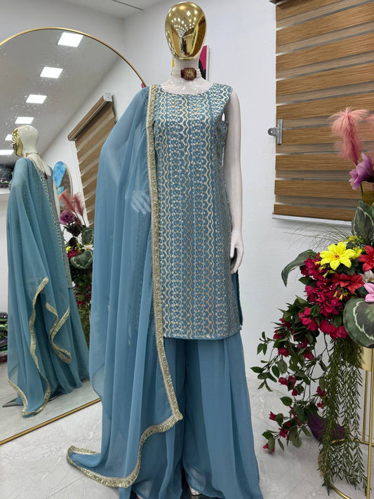 Kleid aus Georgette-Imitat mit üppiger Paillettenstickerei