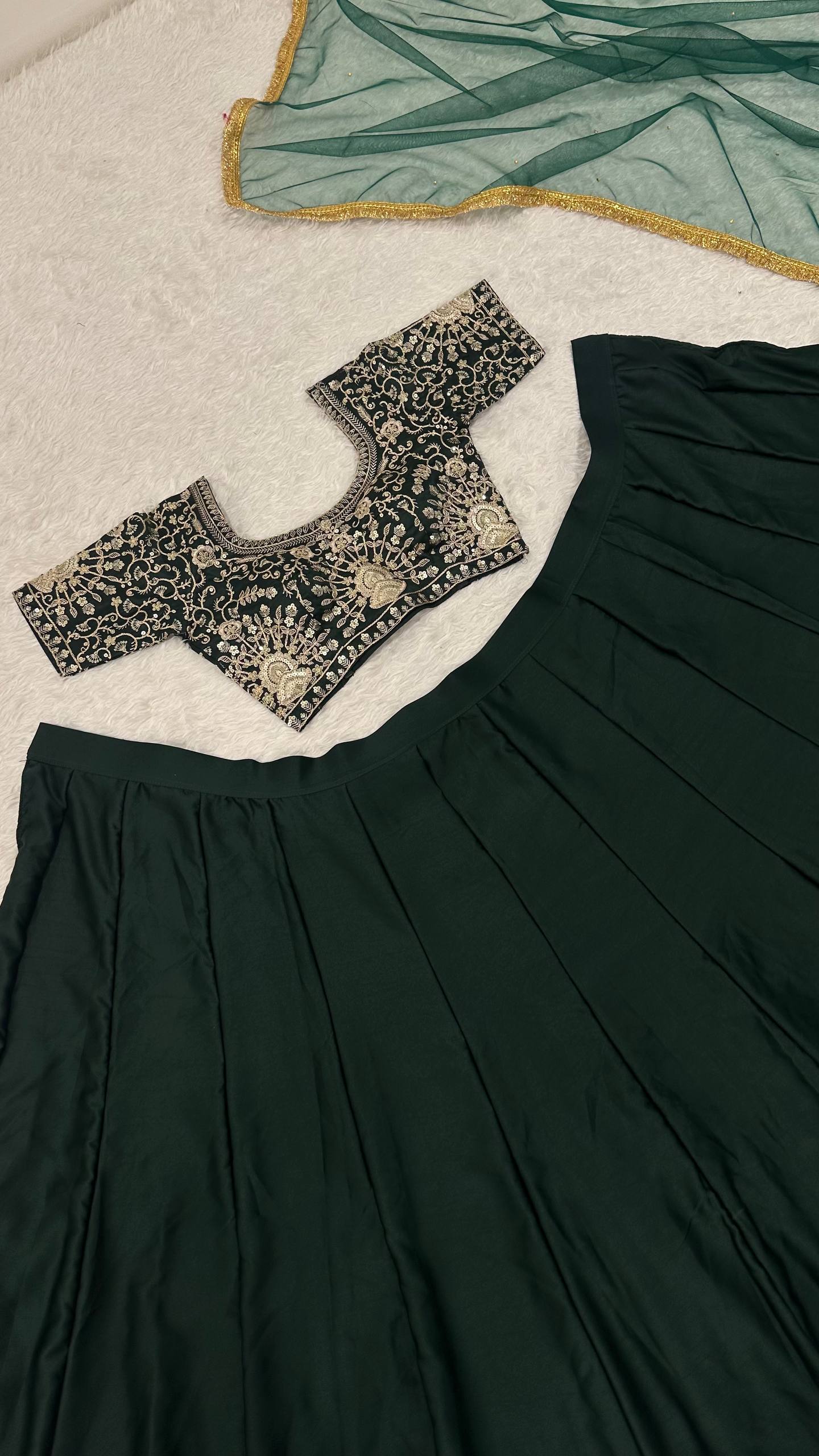 Glam ur look with this beautiful Lehenga set