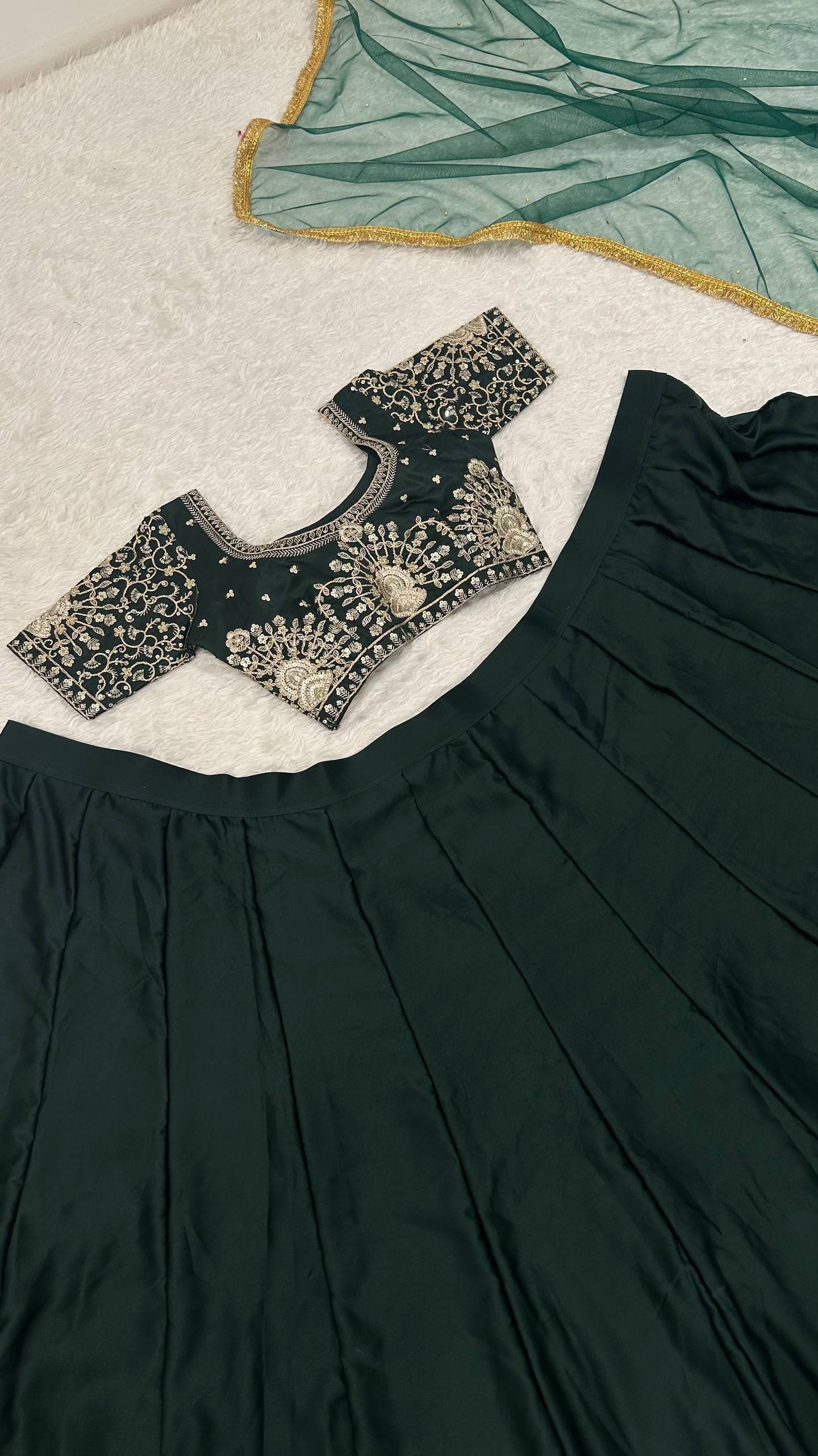 Glam ur look with this beautiful Lehenga set