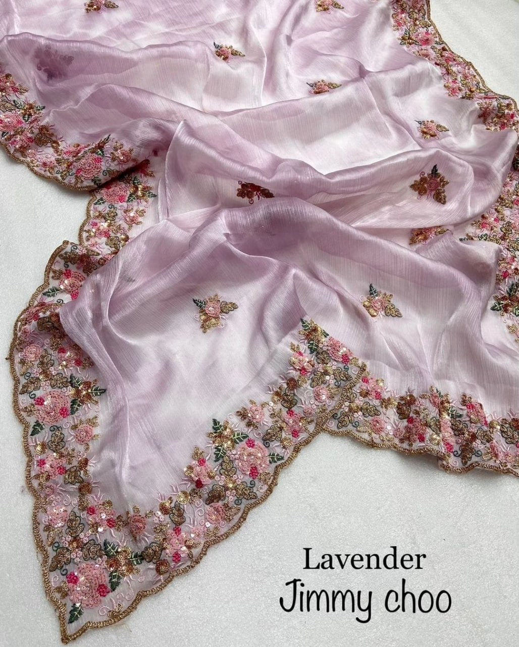 Je recherche quelqu'un pour ce magnifique sari de la même couleur