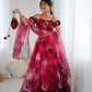 Sehen Sie umwerfend aus in diesem wunderschönen cremefarbenen Lehenga-Set