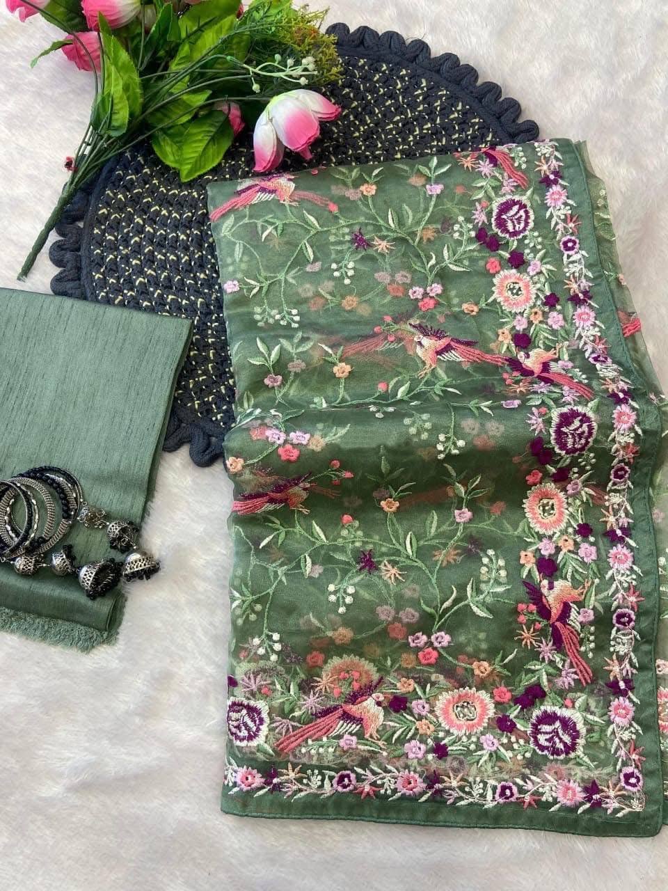 bordure jacquard zari avec doublure zari en sari complet