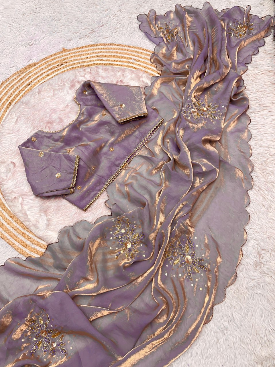 Je recherche quelqu'un pour ce magnifique sari de la même couleur