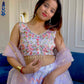 Sehen Sie umwerfend aus in diesem wunderschönen cremefarbenen Lehenga-Set